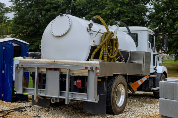 Best Portable restroom trailer rental  in Cambridge, IL