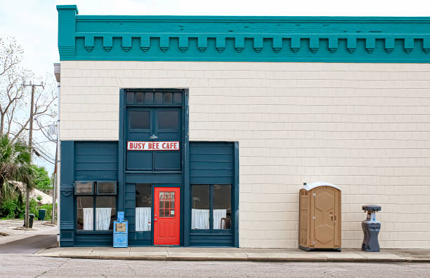 Best Porta potty delivery and setup  in Cambridge, IL